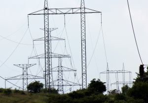 Distribúciu elektriny postupne obnovujú do postihnutých obcí 